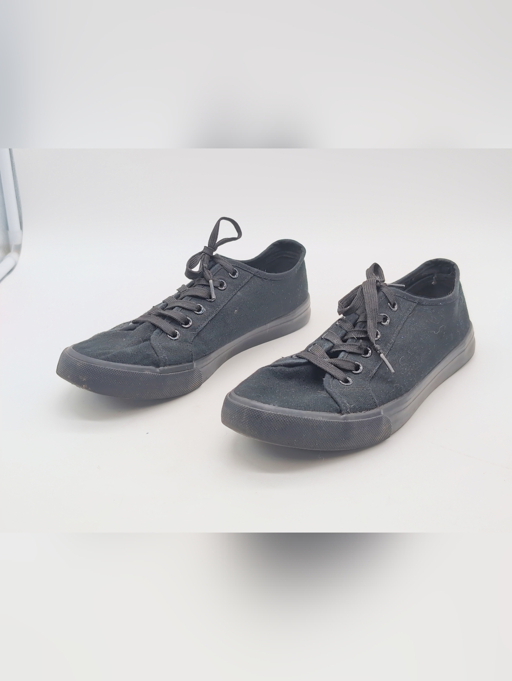 Unbranded Classic Black Canvas Low-Top Sneakers - Women's Sz 10